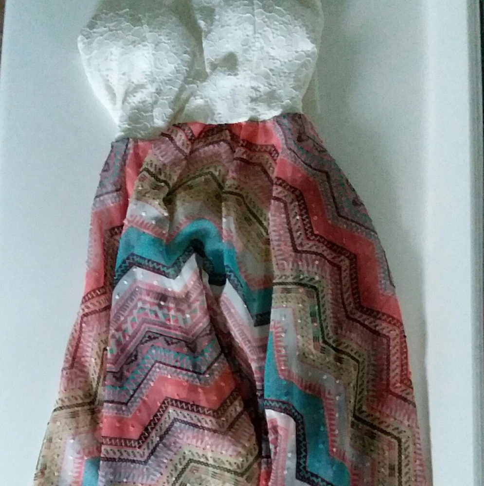 No boundaries, size medium, colorful dress